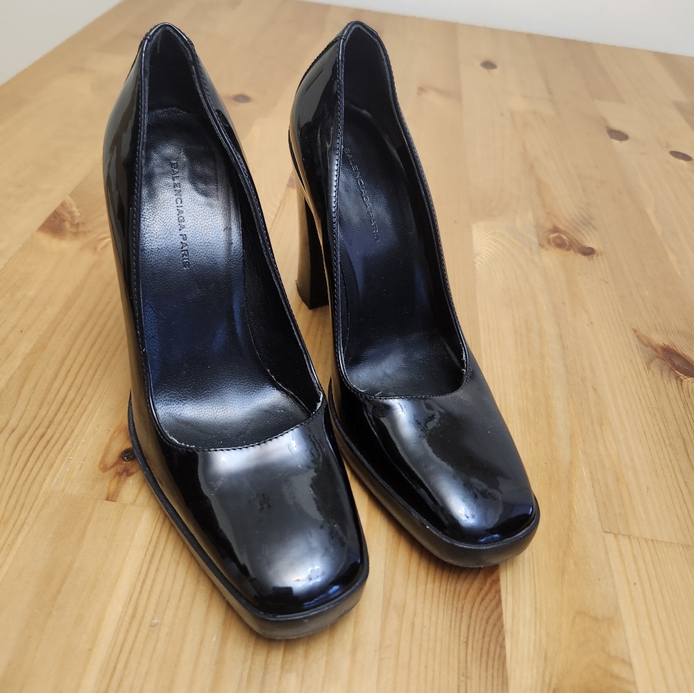 Vtg. Balenciaga Paris Patent Leather Black Heels, Sz.36